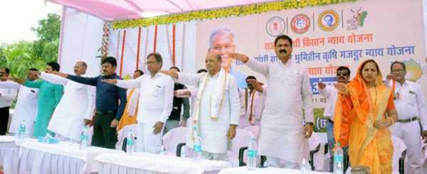 मुख्यमंत्री ने आतंकवाद विरोधी दिवस की शपथ दिलाई मुख्यमंत्री ने आतंकवाद विरोधी दिवस की शपथ दिलाई